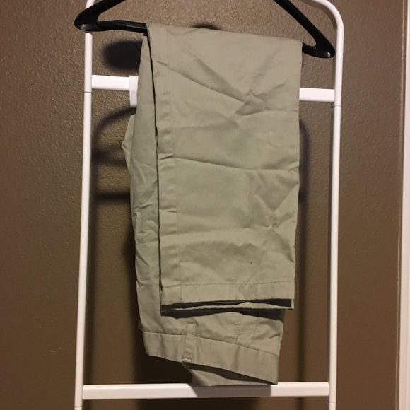 Izod flat front chino - Picture 3 of 4